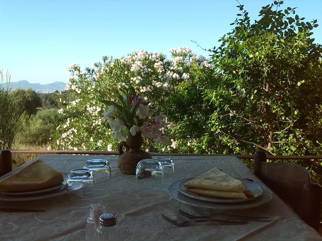 Farm Stay Gli Oleandri Loiri Porto San Paolo Eksteriør bilde
