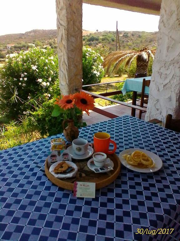 Farm Stay Gli Oleandri Loiri Porto San Paolo Eksteriør bilde