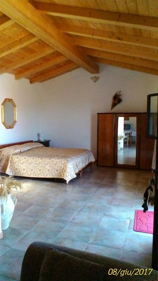 Farm Stay Gli Oleandri Loiri Porto San Paolo Eksteriør bilde