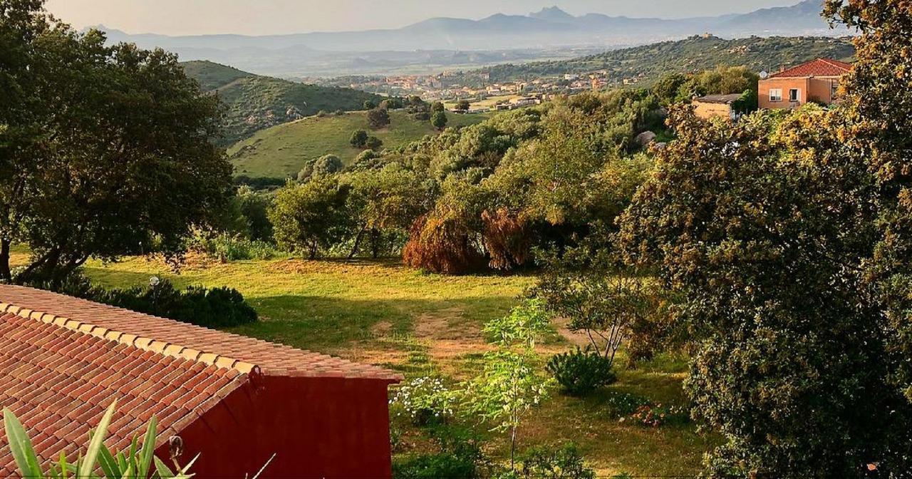 Farm Stay Gli Oleandri Loiri Porto San Paolo Eksteriør bilde