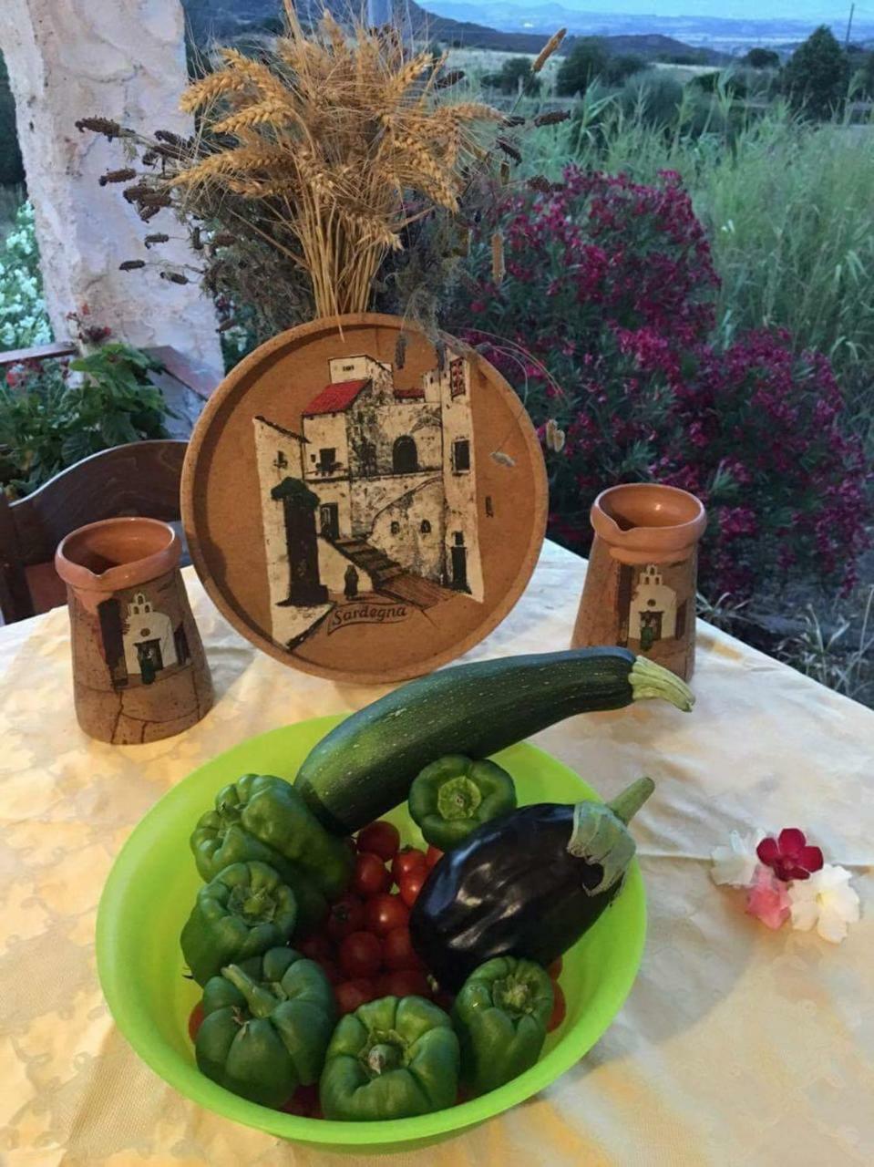 Farm Stay Gli Oleandri Loiri Porto San Paolo Eksteriør bilde